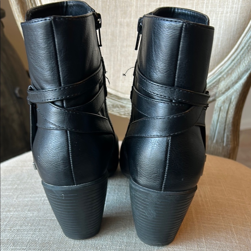 Croft & Barrow Black Ankle Boot - Picture 4 of 12